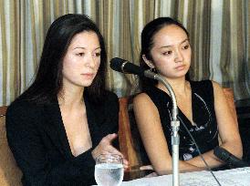 Daughters of crash victim discuss JAL compensation claim